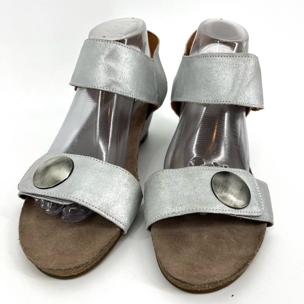 Taos Women’s Silver Carousel Wedge Sandals Button Comfort Size EU42 / US‎ 11.5